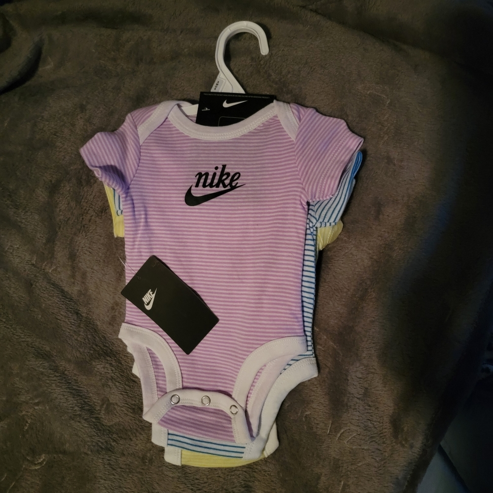 3 pack nike Bodysuit